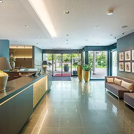 Отель Western Premier Leonhard 4*