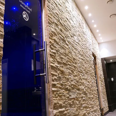 Отель Western Premier Leonhard Фельдкирьх