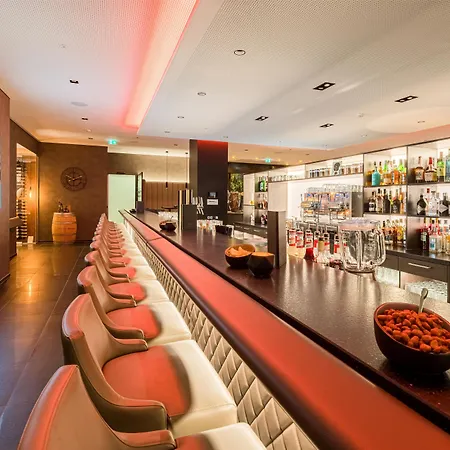 Отель Western Premier Leonhard 4*