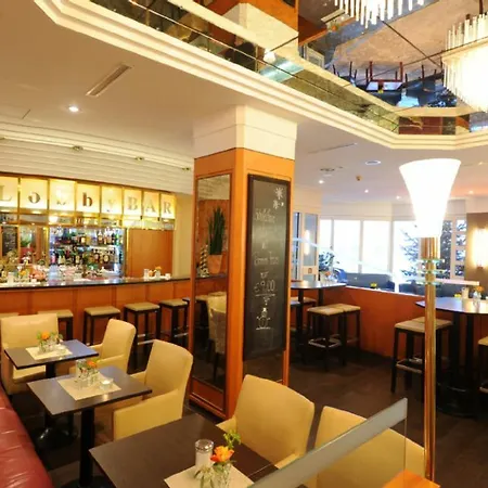 Отель Western Premier Leonhard 4*